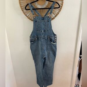 Universal thread raw hem overalls